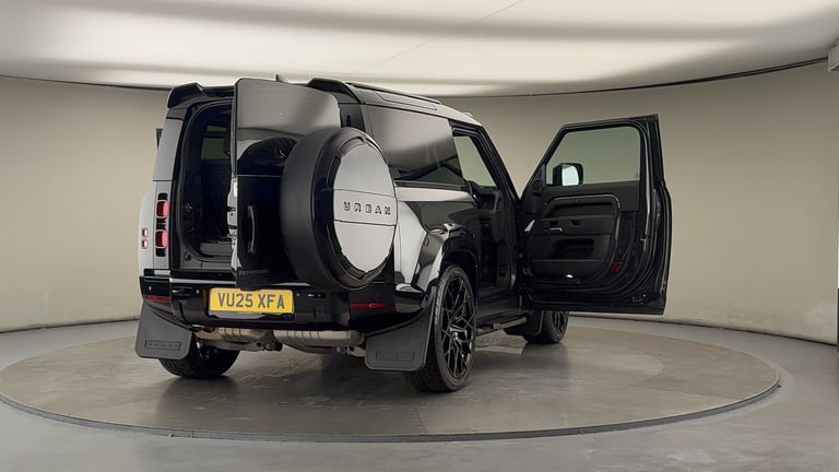 2025 Land Rover Defender 3.0 D250 X-Dynamic SE 90 3dr Auto ESTATE DIESEL Automatic