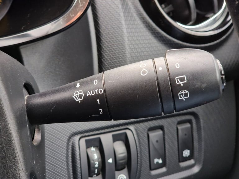 2014 Renault Clio 1.5 DYNAMIQUE S MEDIANAV ENERGY DCI S/S 5d 90 BHP Hatchback Diesel Manual