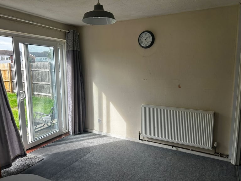 3 bed end terraced to rent with parking