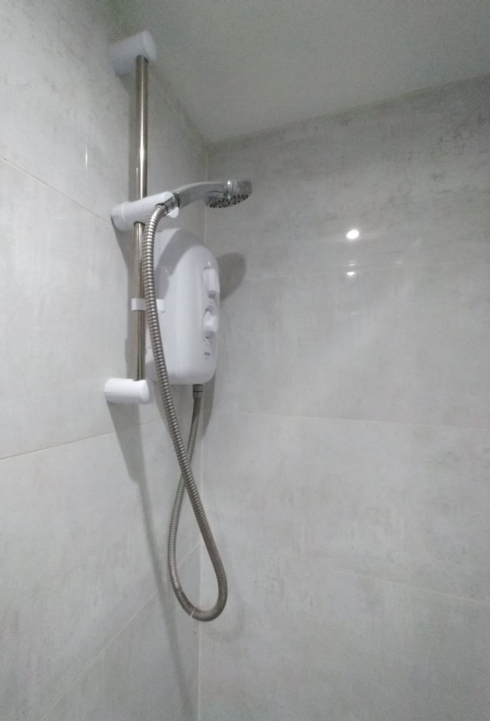 DSS GFL.STUDIO FLAT 10MIN BUS WIMBLEDON TUBE 10 MIN WALK RAYNES PK BR 