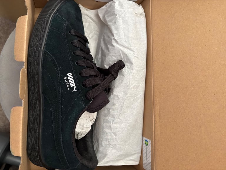 Brand new size 5 pumas