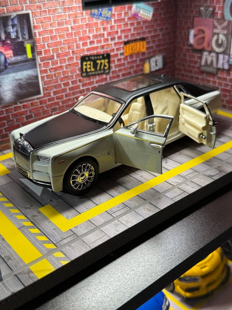 Rolls Royce Phantom 1:32 Diecast Model Toy Car Collectors