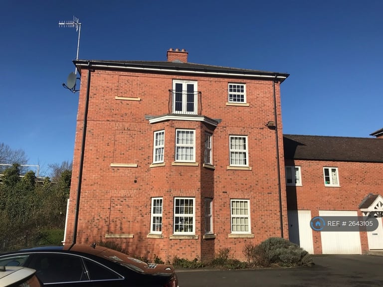 2 bedroom flat in St. Peters Way, Stratford-Upon-Avon, CV37 (2 bed) (#2643105)