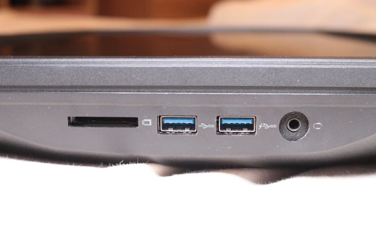 All-in-one Dell Optiplex 7440 AiO 23.8" PC (Windows 11, Intel Core i5 6500, 256GB SSD)