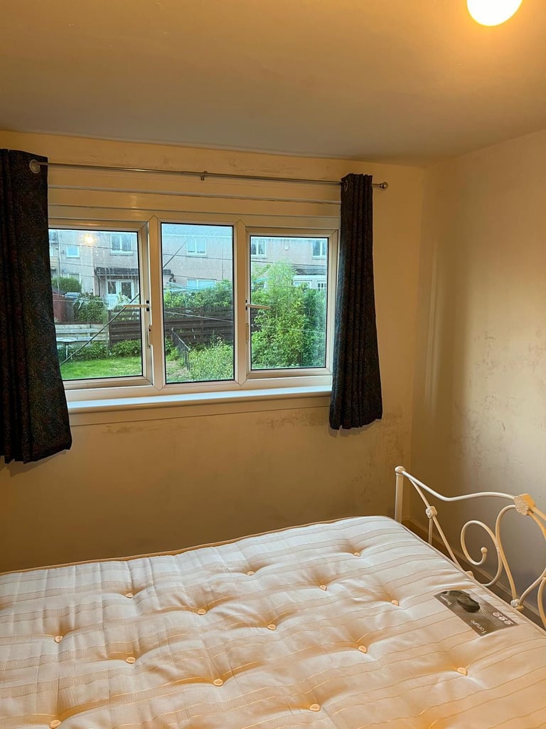 Double Bedroom available in Clermiston