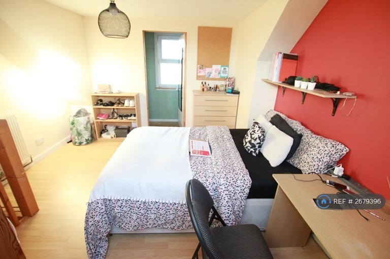 3 bedroom house in Blenheim Gardens, Reading, RG1 (3 bed) (#2679396)