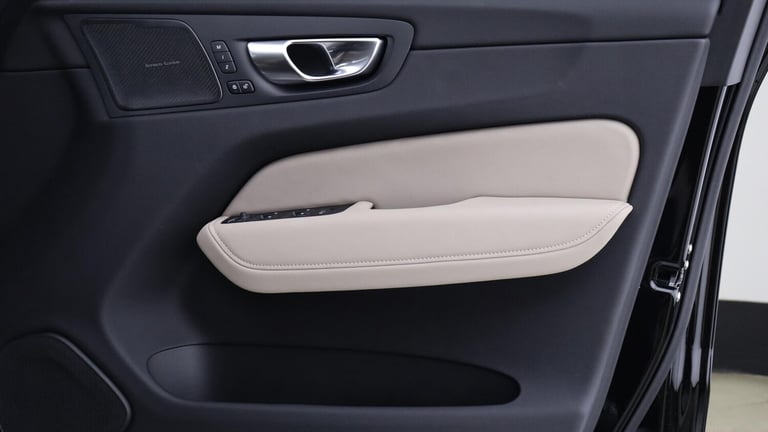  Volvo XC60 T6 AWD PHEV Plus Dark (360 Camera, Harman/Kardon, Adaptive Cruise) Petrol/Electric Hy...