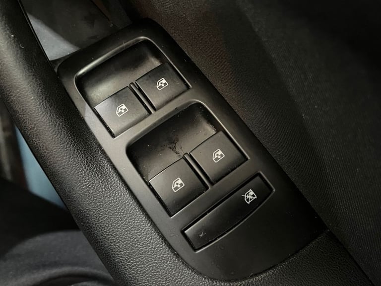 2014 Vauxhall Zafira Tourer 2.0 CDTi SRi MPV 5dr Diesel Manual Euro 5 (130 ps) MPV Diesel Manual