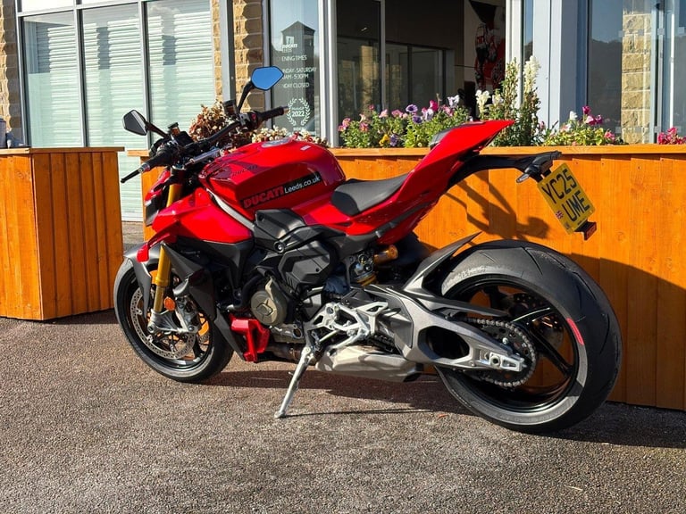 DUCATI STREETFIGHTER V4 S