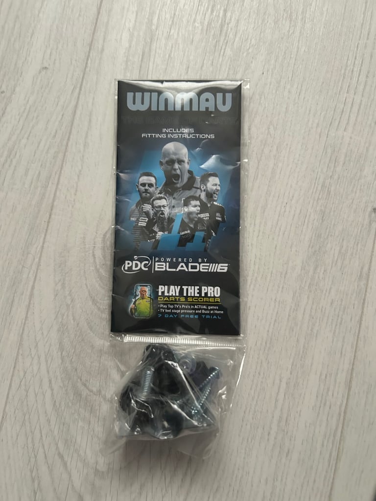 Winmau Blade 6 Dartboard and Surround (No Darts Included)