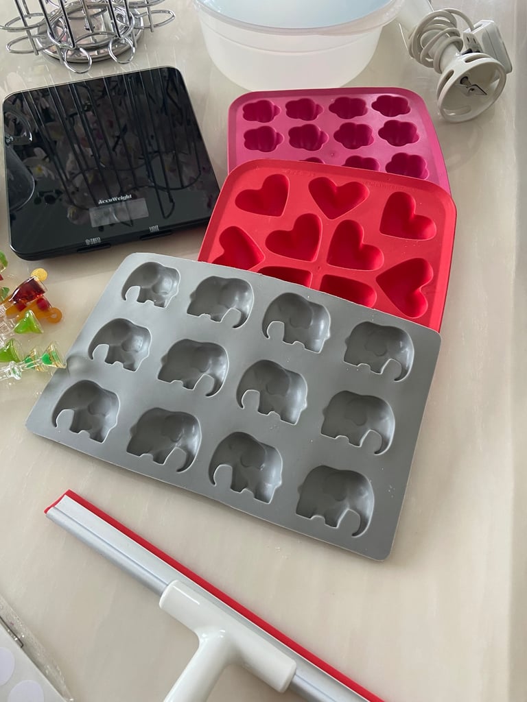 Box Of Mostly Kitchen Gadgets & Accessories - (Approx. 23 Pieces….See Description & All Photos) 