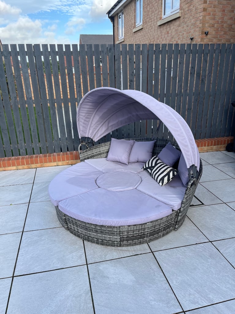 Garden Ratan Day Bed