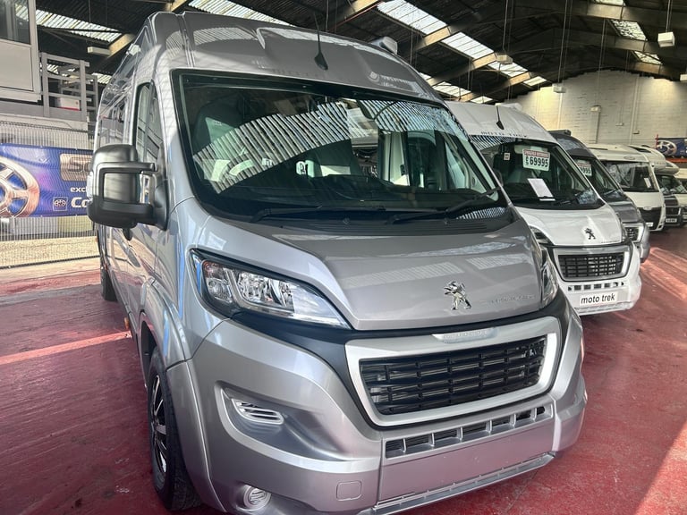 MOTO-TREK LEISURE TREKA ELD GREAT LAYOUT REAR LOUNGE SEATBELTS IN THE FRONT