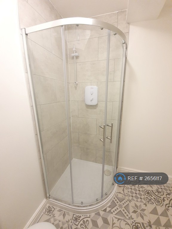 Studio flat in The Fairway, Northolt, UB5 (#2656117)