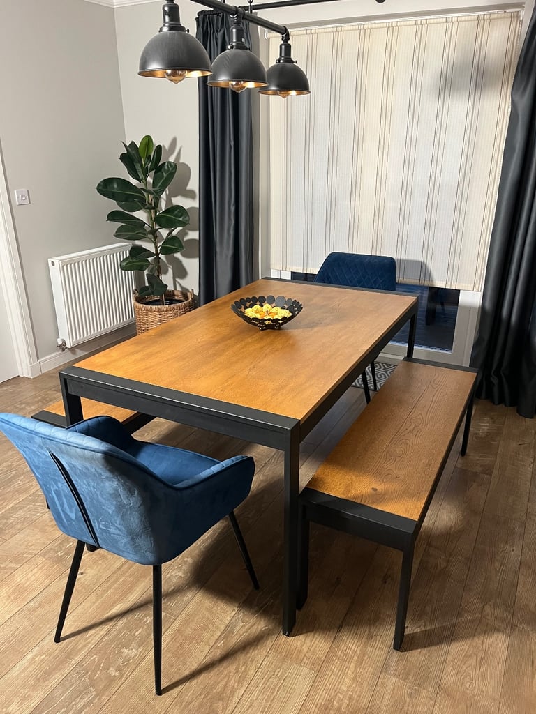 Stunning fully refurbished 6 person solid oak dining table set in urban/ industrial style