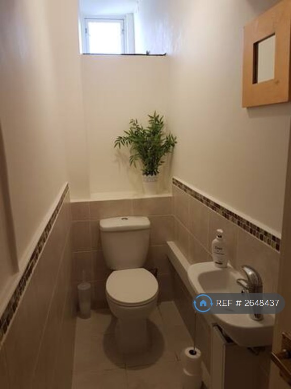 2 bedroom flat in Halmyre Street, Edinburgh, EH6 (2 bed) (#2648437)