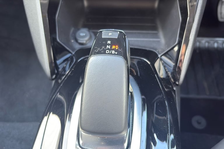  Peugeot E 2008 50kwh Allure Premium Suv 5dr Electric Auto 7kw Charger 136 Ps