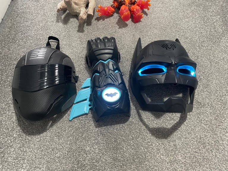 PENDING COLLECTION *Batman Light up hand and x 2 face masks | in ...