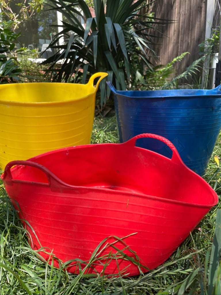 HORSE BUCKETS 