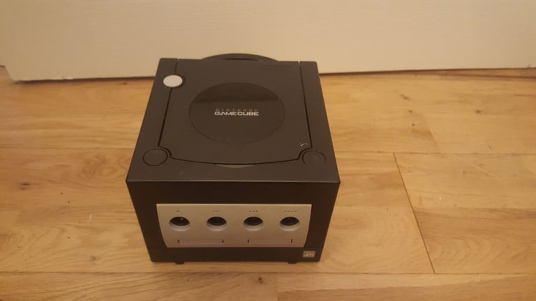 BLACK NINTENDO GAMECUBE CONSOLE ONLY TESTED AND WORKING