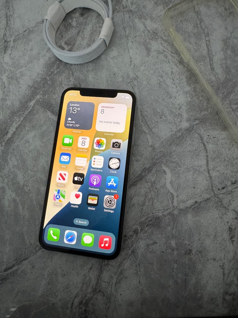 Apple iPhone XS White 64GB Unlocked