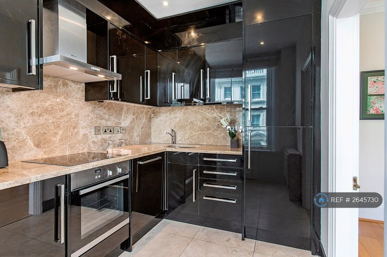 2 bedroom flat in Prince Of Wales Terrace, London, W8 (2 bed) (#2645730)