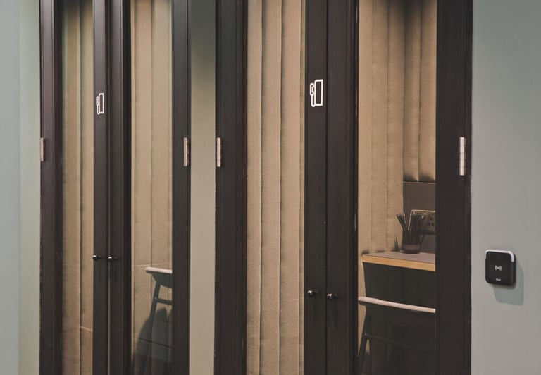 *Tottenham Court Road* Private Serviced Offices: Units from 2 to 50 desks for rent W1