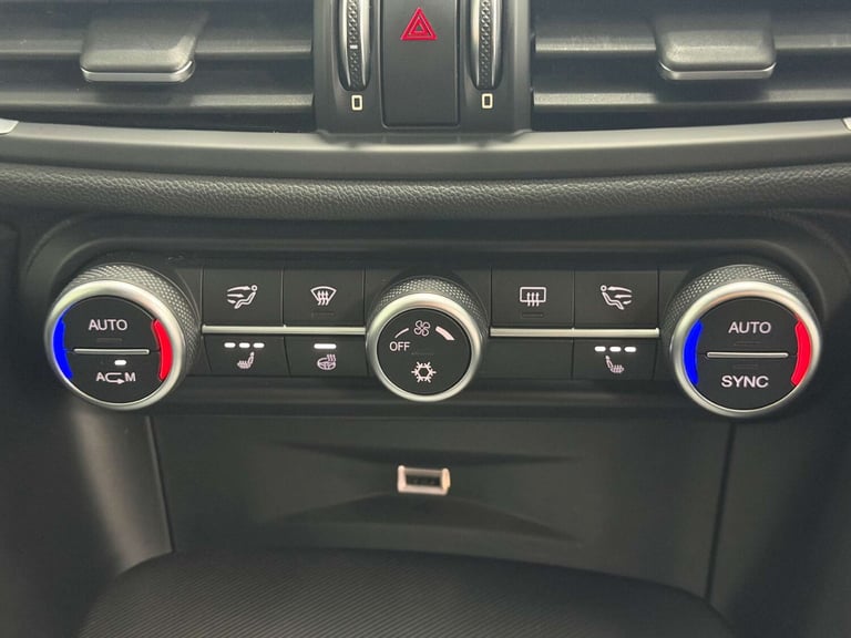 2017 Alfa Romeo Giulia 2.2 JTDM-2 180 Speciale 4dr Auto SALOON DIESEL Automatic