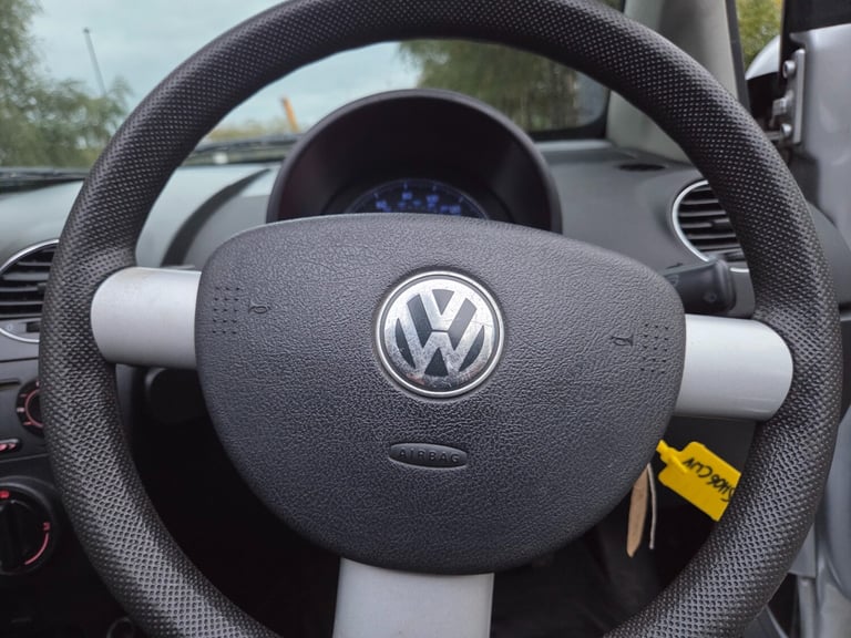 VOLKSWAGEN BEETLE CONVERTIBLE 1.6 PETROL MANUAL LUNA 2DR ULEZ COMPLIANT BARGAIN