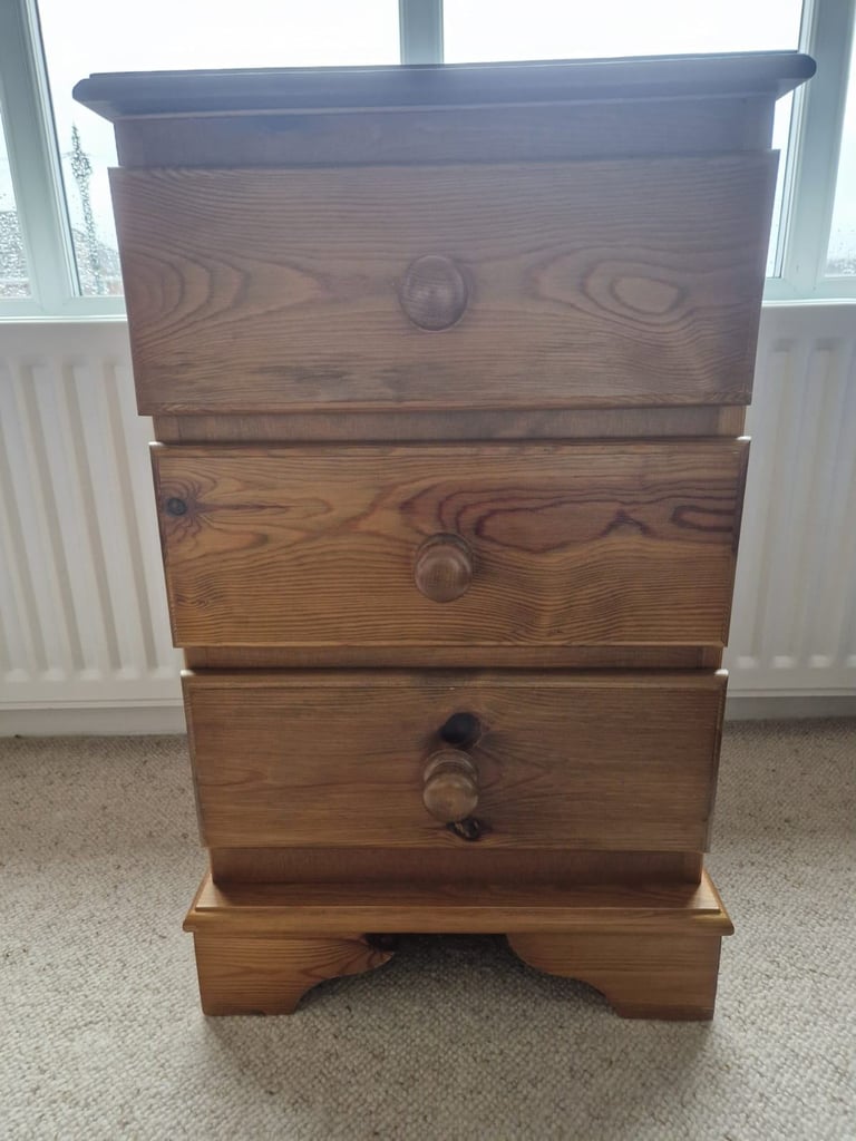 image for Bedside drawers £15