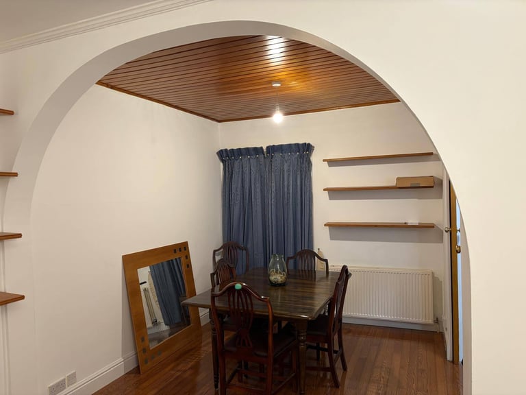 N20 3 BED HOUSE N20 and N11 New Southgate and Whetstone. Refurbished. Neutral Decor