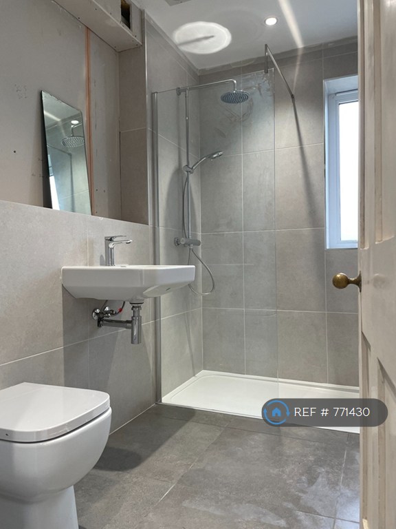 2 bedroom house in Magdala Road, Broadstairs, CT10 (2 bed) (#771430)