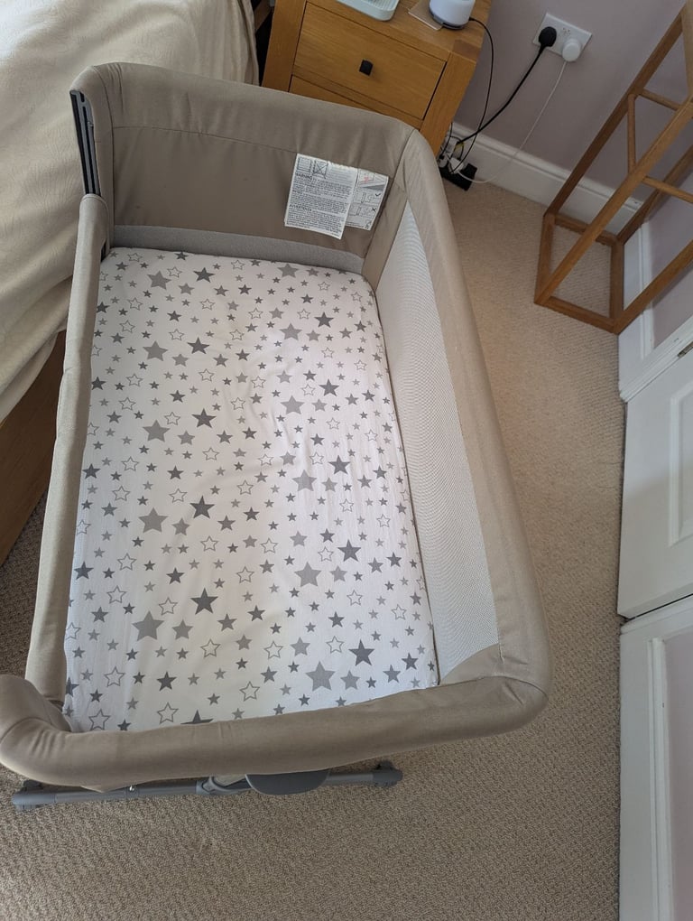Graco next to me crib (oat colour, like new)
