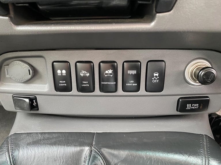 2013 Toyota Hilux Invincible D/Cab Pick Up 3.0 D-4D 4WD 171 PICK UP DIESEL Manual