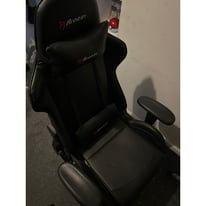 OFFERS ,Arozzi verona V2 Gaming chair mint condition OFFERS CONSIDERED