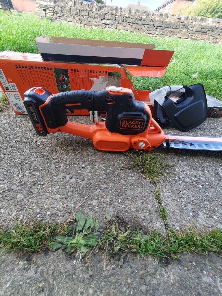 BLACK+DECKER Hedge Trimmer, 18V Lithium Ion Battery, 45cm blade 