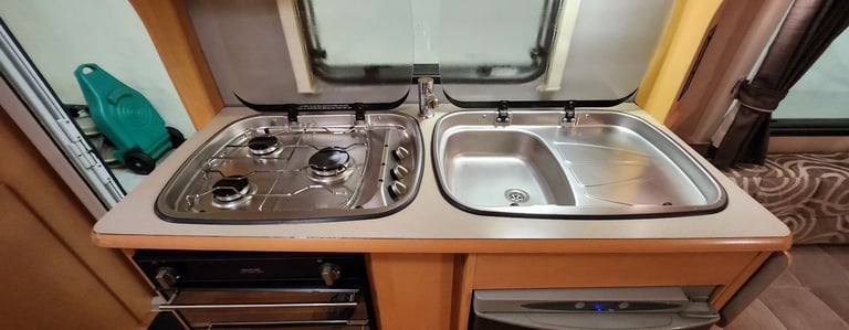 STUNNING ELDDIS 556 FULL 6 BERTH TRIPLE BUNKS + AWNING