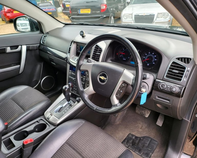 2012 FACELIFT CHEVROLET CAPTIVA 2.2 VCDi LT 5 DOOR 7 SEATER AUTOMATIC BLACK