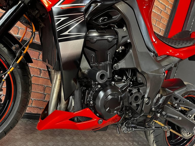 2017 Kawasaki ZR1000 Z1000 LOTS OF EXTRAS LOW MILES