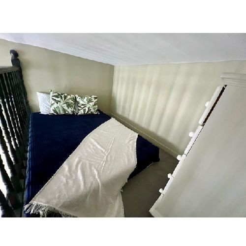 Doube Mezzanine Studio in St Stephen's Gardens, Notting Hill, W2 5QU **Bills Inc**