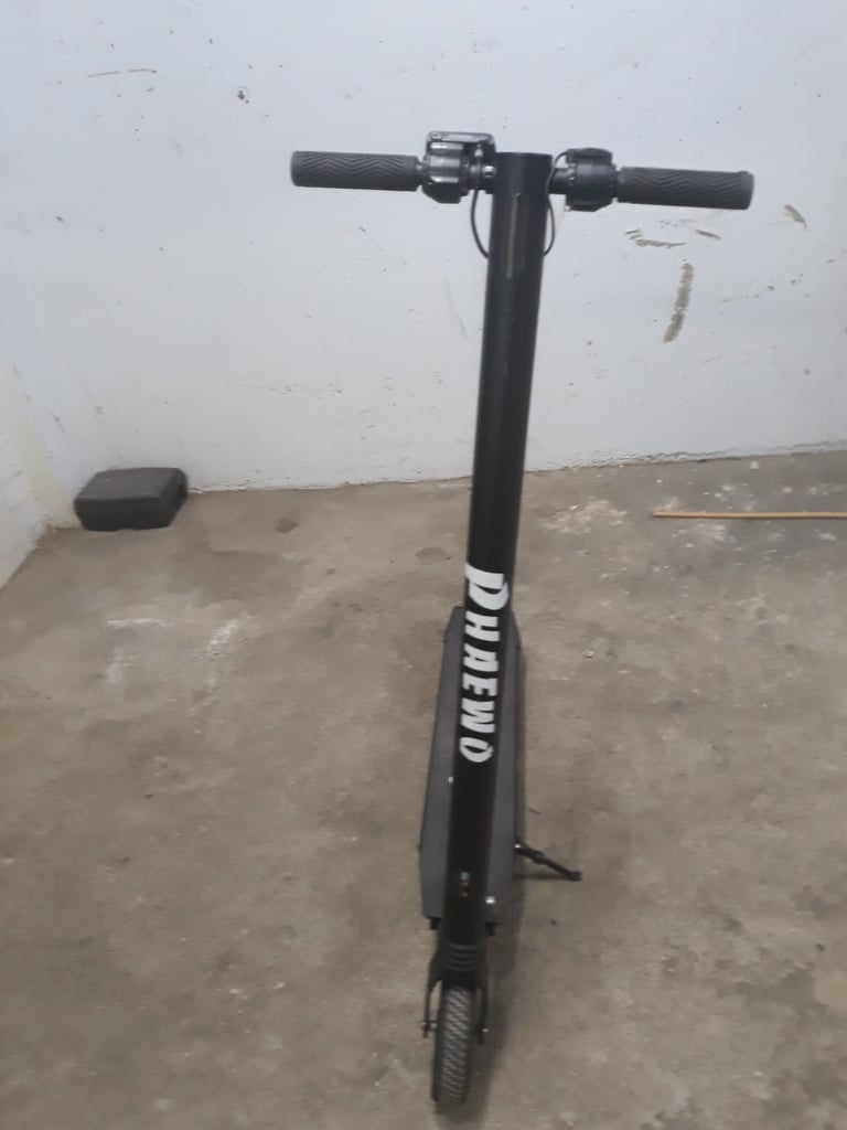 PHAEWO electric scooter - no mains charger