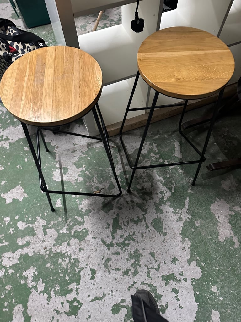 image for 2x barstools 