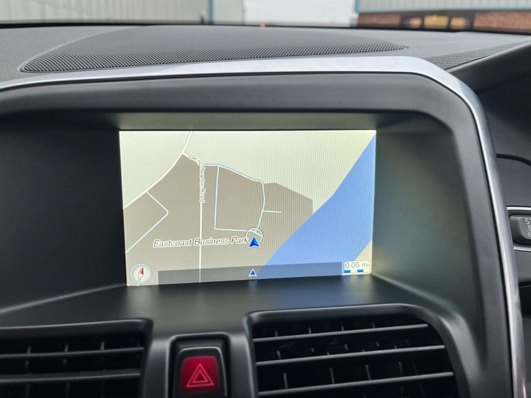 VOLVO XC60 2.0 R-Design Lux D4 (181hp) Silver Auto Diesel 2015