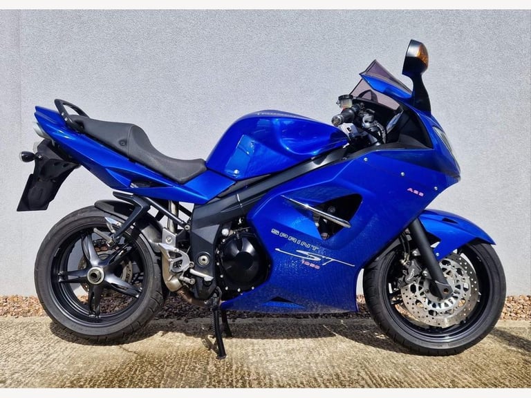 Triumph Sprint 1050 2006 low miles sports tourer fully serviced and MOT