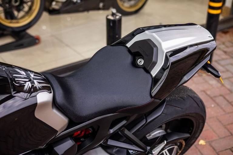 Honda CB1000R LOW MILES ! SHIFTER ! STUNNING