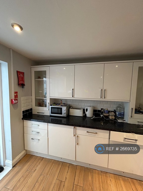 1 bedroom in Laxton Walk, Cheltenham, GL51 (#2669735)