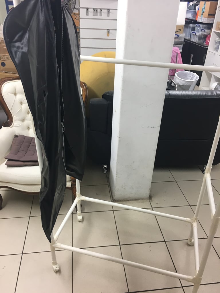 ***£5**** 4ft Clothes Rail Plastic Cover white 