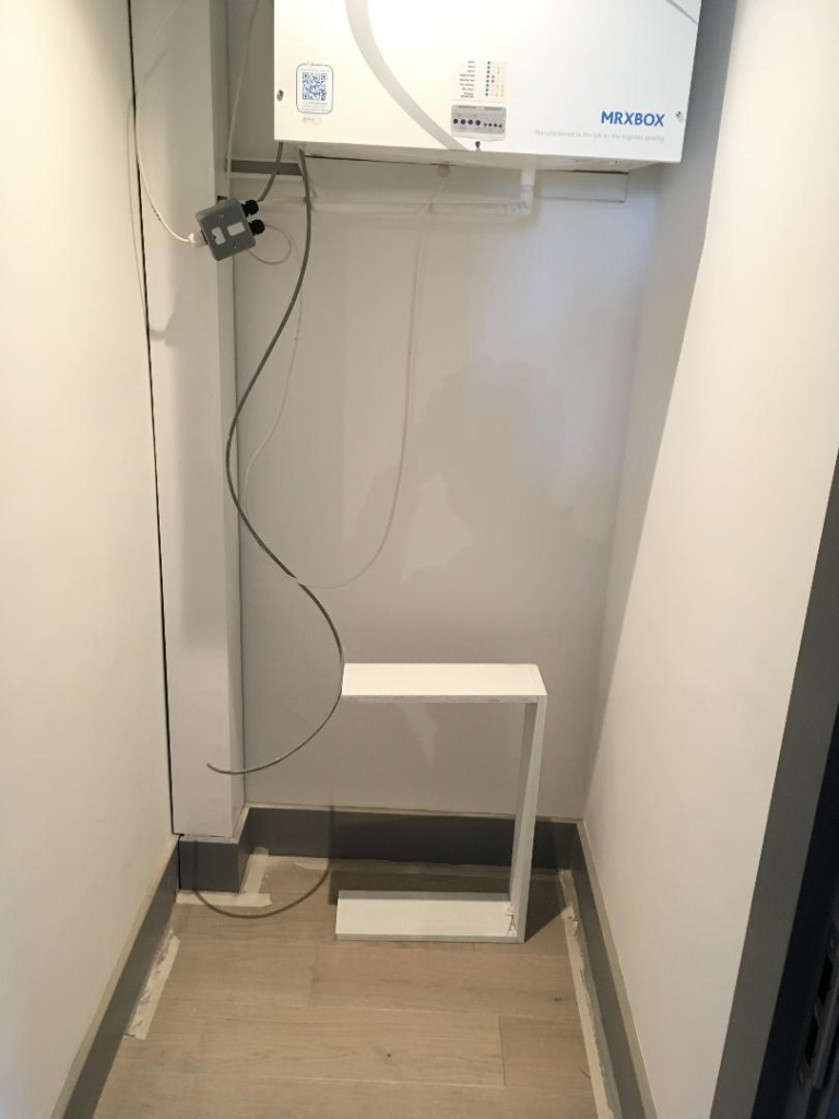 Exclusive Gated Lux 3 Bed 2 Bath Open Plan Balcony Flat Car Park Share Garden NearRailTubeBusShops