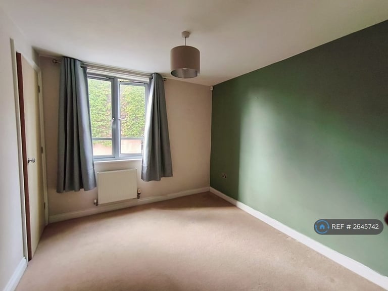 1 bedroom flat in Granby Hill, Bristol, BS8 (1 bed) (#2645742)