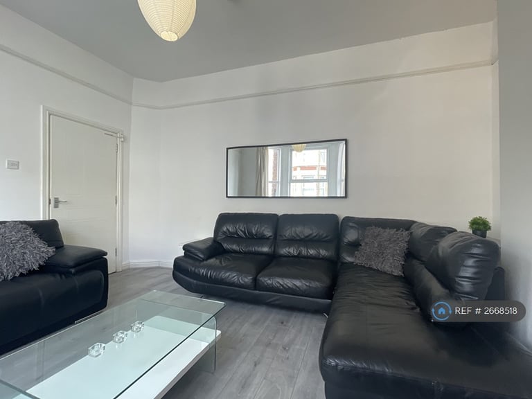 8 bedroom house in Nicander Road, Liverpool, L18 (8 bed) (#2668518)